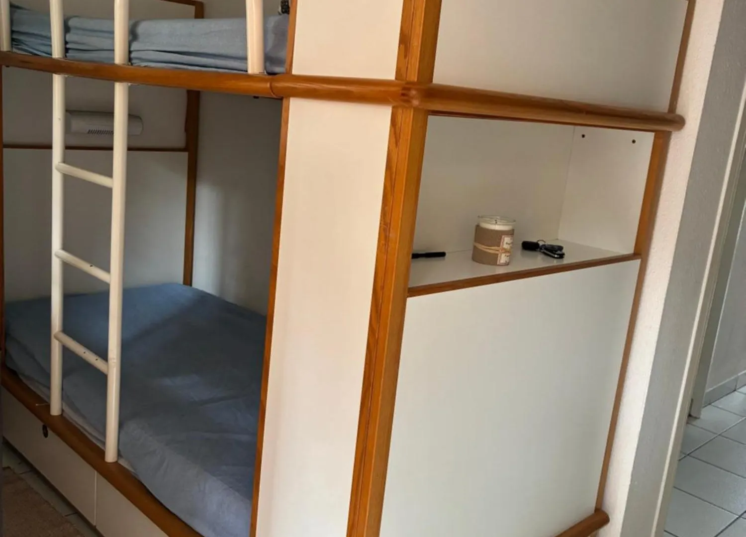 8 Personnes Dans 2 Appart Dans Le Meme Immeuble Saint-Raphael  0*, Saint-Raphael (Var) France